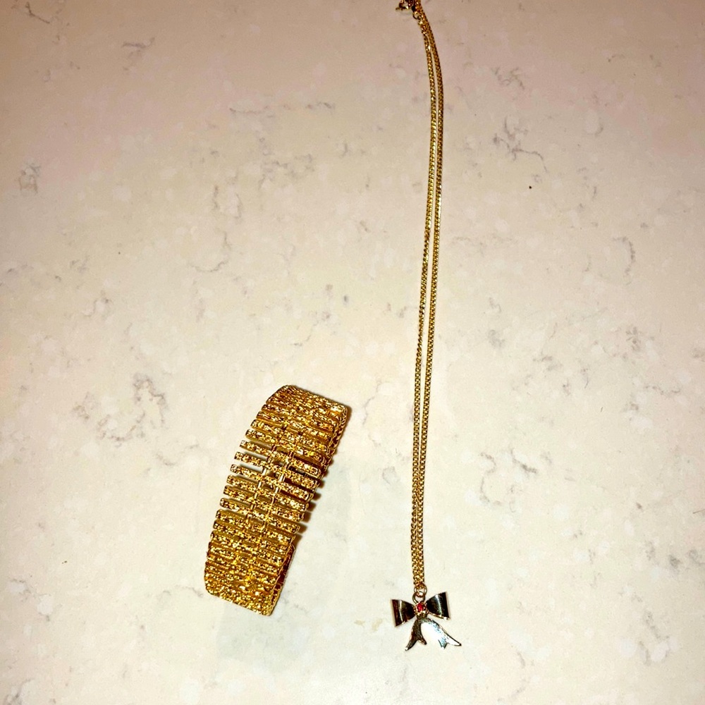 Holiday bracelet and necklace combo set